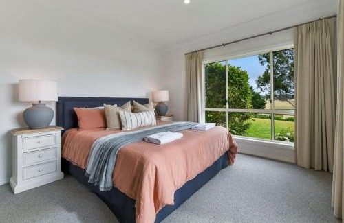 Orange Casa | Wren Hill - Dreamy Home with Spectacular Views