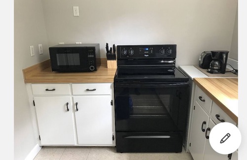 Avondale Casa | Wrightsville Ave Beach Cottage - with HUGE Fenced In Backyard - Pet Friendly