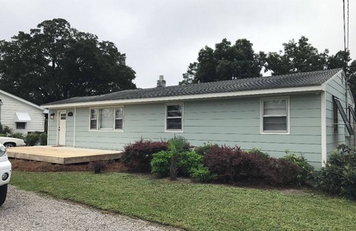 Avondale Casa | Wrightsville Ave Beach Cottage - with HUGE Fenced In Backyard - Pet Friendly