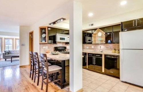 Lakeview Casa | Wrigley Field / Lakeview -Entire Home- ¡Grupos grandes!