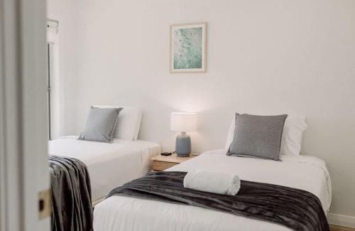 Maroochydore Casa | 'Wrigley House' - Pool Jaccuzi Dog Friendly