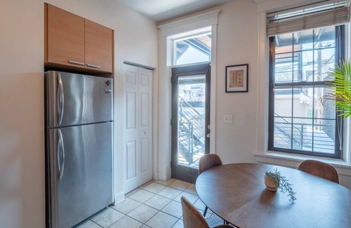 Wrigleyville Condominio | Wrigleyville 3BD Condo (2)