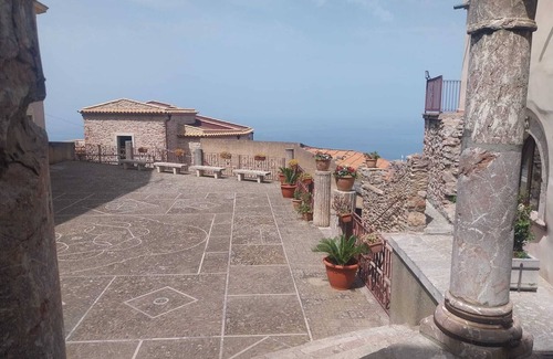 San Marco d'Alunzio Apartamento | Cámara 'Dello Scrivitore' con balcón