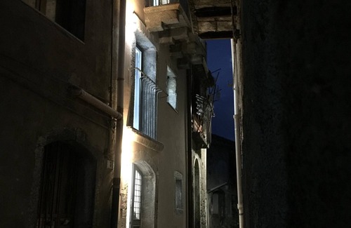 Rovittello Casa | Retiro de escritores en pueblo medieval
