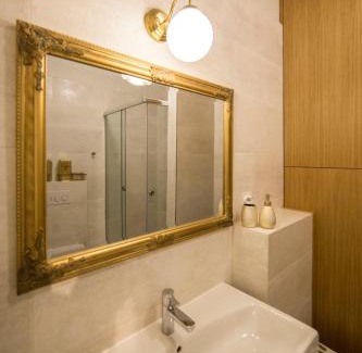 Wesoła Zachod Apartamento | WSPANIAŁY, Stylowy Apartament w Sercu Starego Miasta