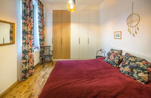 Wesoła Zachod Apartamento | WSPANIAŁY, Stylowy Apartament w Sercu Starego Miasta