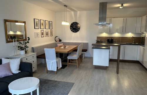 Gumpoldskirchen Apartamento | Wunderschöne Ferienwohnung Sissi mit Garten im Süden von Wien