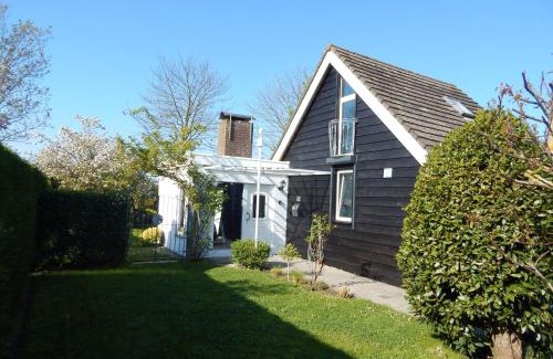 Bruinisse Casa | Wunderschoenes-freistehendes-Ferienhaus-an-der-See-Sauna-Strand-Yachthafen-WLAN