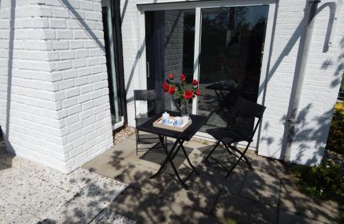 Bruinisse Casa | Wunderschoenes-freistehendes-Ferienhaus-an-der-See-Sauna-Strand-Yachthafen-WLAN