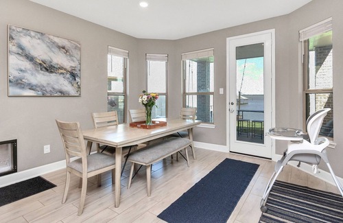 Lake Houston Casa | WWL Stunning LAKEFRONT 6-bedroom 4.5 bath home 34 minutes from Downtown