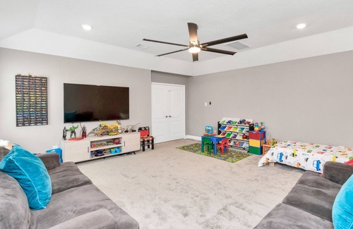 Lake Houston Casa | WWL Stunning LAKEFRONT 6-bedroom 4.5 bath home 34 minutes from Downtown