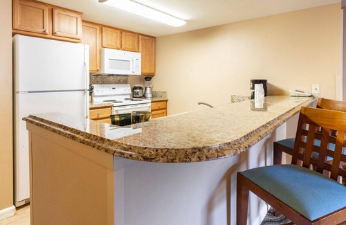 Brodheadsville Condominio | Wyndham at Waikiki Beach Walk® - Spacious1 Bedroom