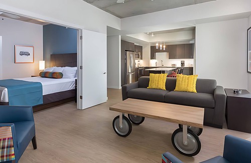West End Complejo | Wyndham Austin Studio – Downtown Views, Rooftop Pool & Walkable Fun