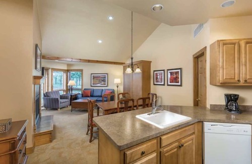 Hanover Condominio | Wyndham Galena Resort |2BR/2BA King Bed Balc Suite