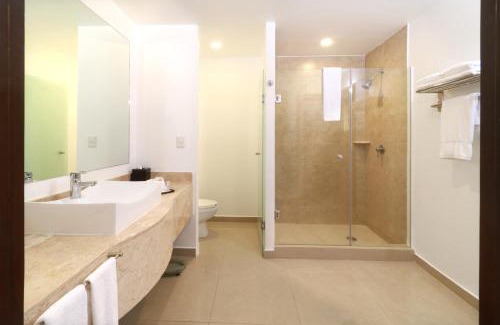 Financial District Hotel | Wyndham Garden Guadalajara Acueducto