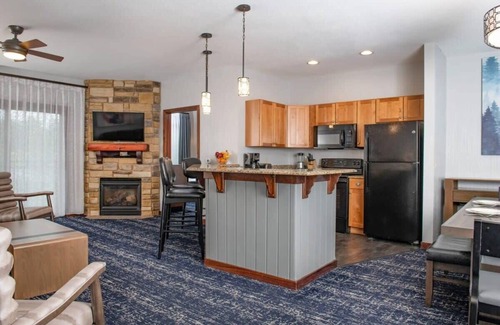 Lake Delton Condominio | Wyndham Glacier Canyon |2BR/2BA King Suite w/ Balc