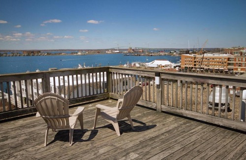 Yachting Village Apartamento | Wyndham Inn at The Harbor- Hotel Suite for 4, with Kitchenette and Living Room!