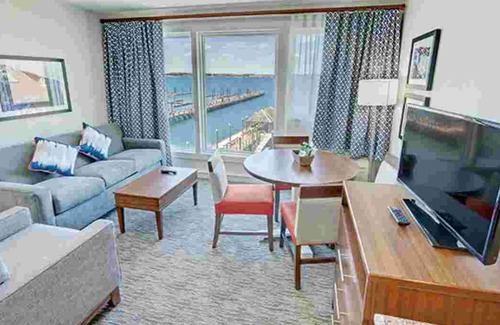 Yachting Village Apartamento | Wyndham Inn at The Harbor- Hotel Suite for 4, with Kitchenette and Living Room!