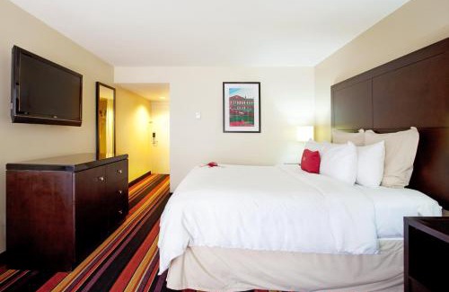 Kenner - Louis Armstrong International Airport Hotel | Wyndham New Orleans Airport & Conference Center