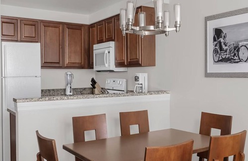Seabreeze Historic District Complejo | Wyndham Ocean Walk: Oceanfront Fun, Pools, & Spacious Family Stay-1 Bd Dlx