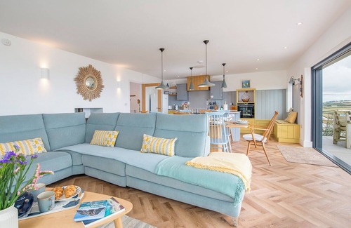 Penycwm Cabaña | Wyndhurst, Holiday Cottage Newgale, Sleeps 8, 4 bedrooms, bathrooms