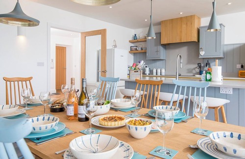 Penycwm Cabaña | Wyndhurst, Holiday Cottage Newgale, Sleeps 8, 4 bedrooms, bathrooms