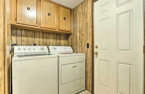 Wheatland Casa | Wyoming Outdoor Escape: 30 Mi to Oregon Trail