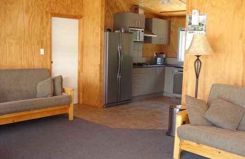 Coromandel Casa | Wyuna Bay Waterfront Bach - Coromandel Harbour