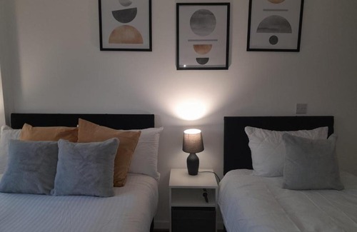 Broad Green Apartamento | X2 bed x2 bath balcony apartment