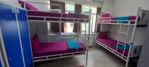 Taksim Hostal | XALİLA HOSTEL & CAFE, MEN's ROOM, BEST IN ISTANBUL ,