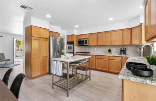 Sunrise Vista Chino Casa | Xanadu...3-bedroom, 2 bath pool home in gorgeous Palm Springs!