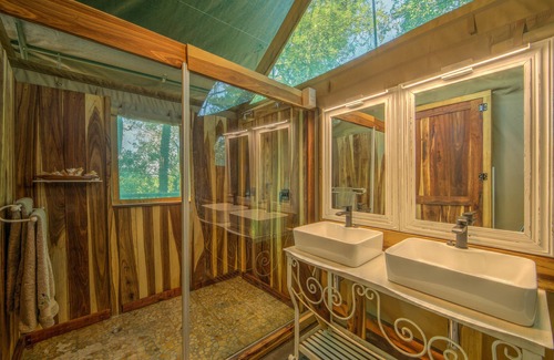 Shakawe Otro | Xaro Lodge