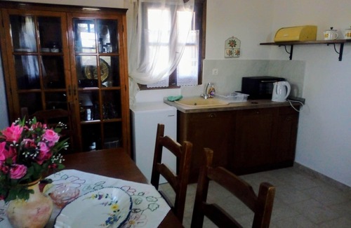 Charouda Apartamento | Xenonas: an apartment in a garden for up to 5 persons in Mani