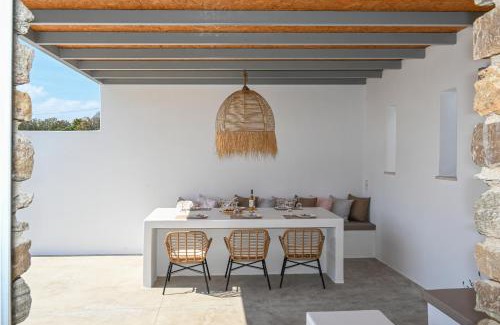 Tinos Town Villa | Xerolithia suites