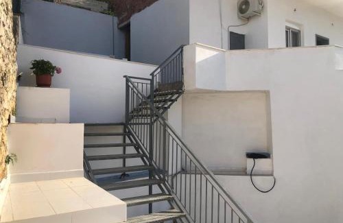 Qafe e Gjashtes Apartamento | Xhulio's Apartament