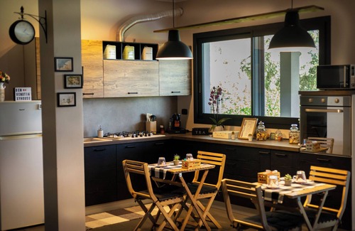Iglesias Cama Y Desayuno | Xihouse, our best Double Room in a green park.