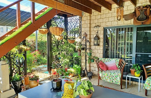 Oxenford Apartamento | XL Popular Retreat on River near Warner Brothers Theme Parks