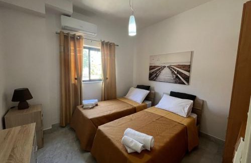 Gzira Apartamento | XL Spacious Apartment, 4-BR Home in Central Area, WALK to Sliema - St Julian's