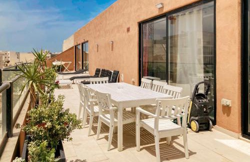 Bugibba Apartamento | XL Terrace Penthouse BBQ 200m From The Sea and Square