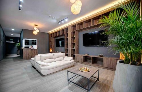 Barrios Unidos Hotel | Xliving Host and Rooms