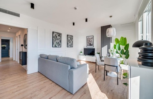 Palma-Palmilla Apartamento | XPCE SKY TOWERS - Parking Free