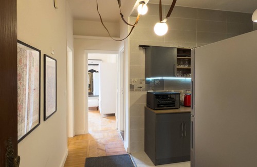 Heliopolis Apartamento | The 2bdr Crimson Crib @ The Heart Of Heliopolis