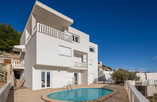 Celina Casa | XXL PRIVATE BEACH VILLA