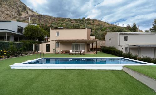 Xylokastro-Evrostina Casa | Xylokastro Panorama with Pool