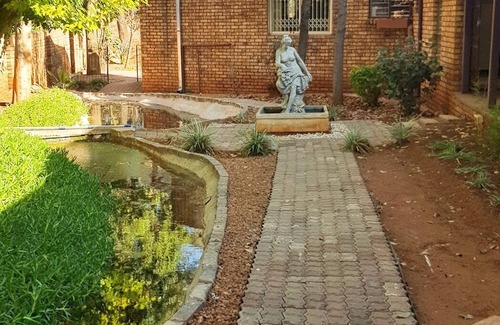 Pretoria Casa | Habitación XYZ Guest House-King Bed