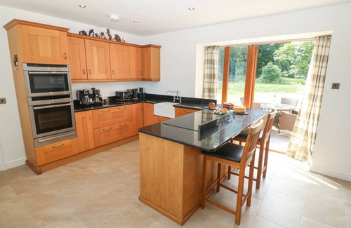 Dinas Cabaña | Y BERTH DDU FARMHOUSE, country holiday cottage in Clynnog Fawr