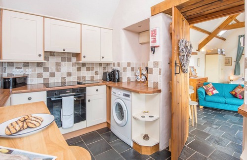 Newport Cabaña | Y Sied, Holiday Cottage Newport, Sleeps 2, 1 bedrooms, bathrooms