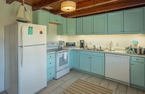 Panacea Casa | Y Worry! Old Florida Waterfront! Beach, bike trails, boat ramp, fish, & fire pit