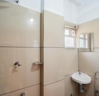 Kaloor Hotel | Yaad Inn