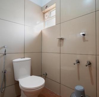 Kaloor Hotel | Yaad Inn